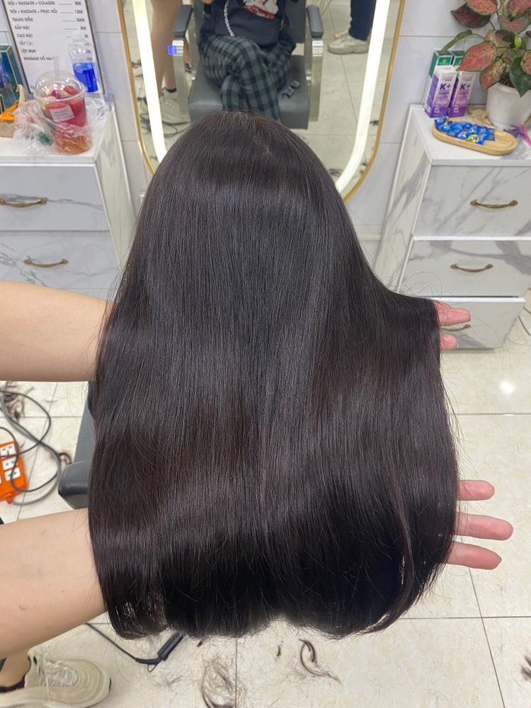 Tóc duỗi thẳng mềm mượt, óng ả tại Twendy Hair Salon
