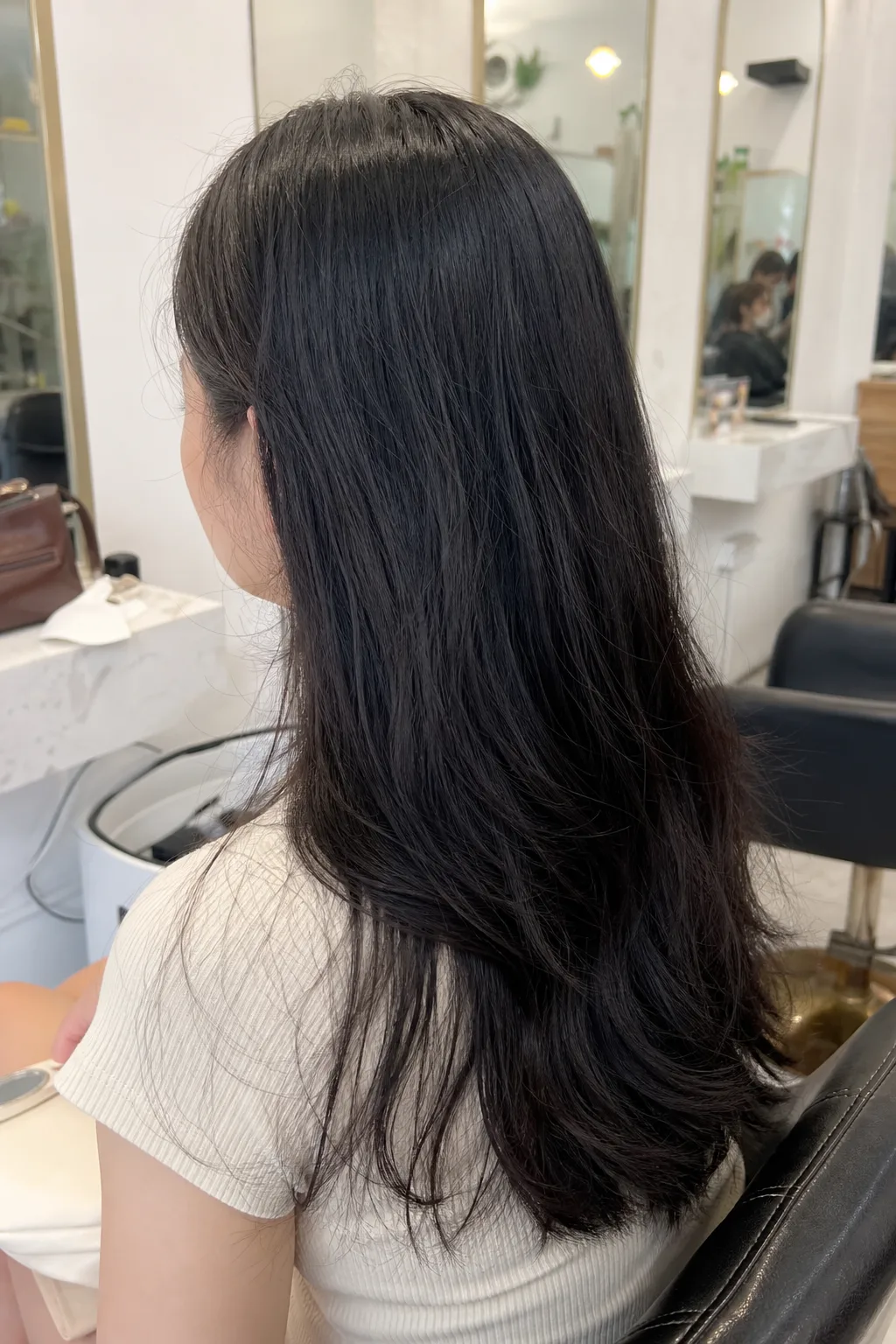 Tỉa layer đuôi và tỉa mái bay tại Twendy Hair Salon Quận 12 – Trước