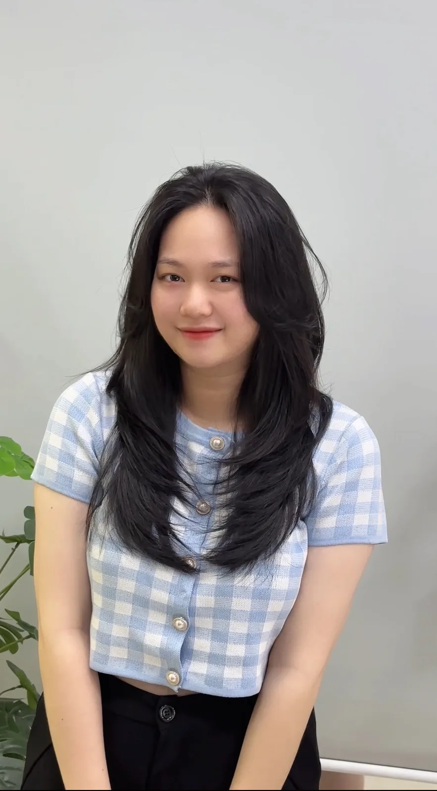 Tỉa layer đuôi và tỉa mái bay tại Twendy Hair Salon Quận 12 – Sau