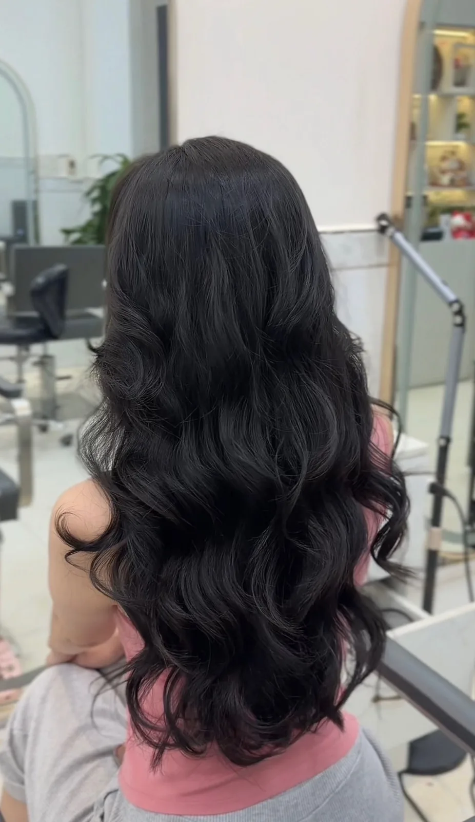 Uốn sóng nước tại Twendy Hair Salon Quận 12 – Sau